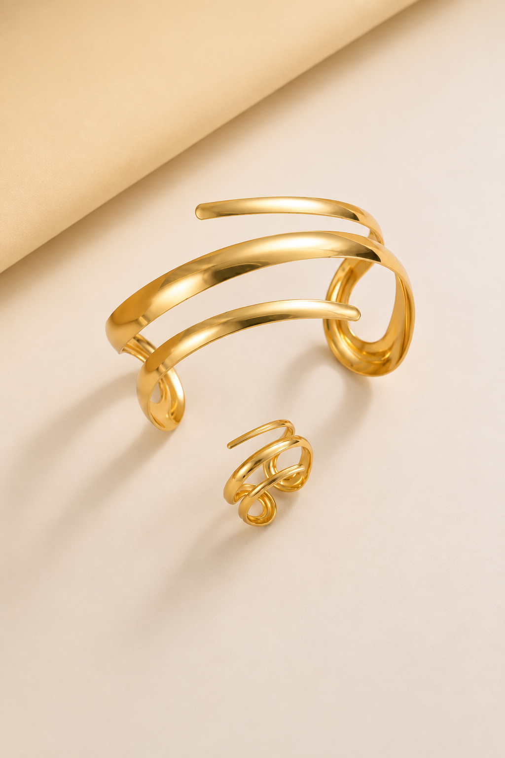 Aurelia - Pulsera y Anillo de Diseño Ondulado