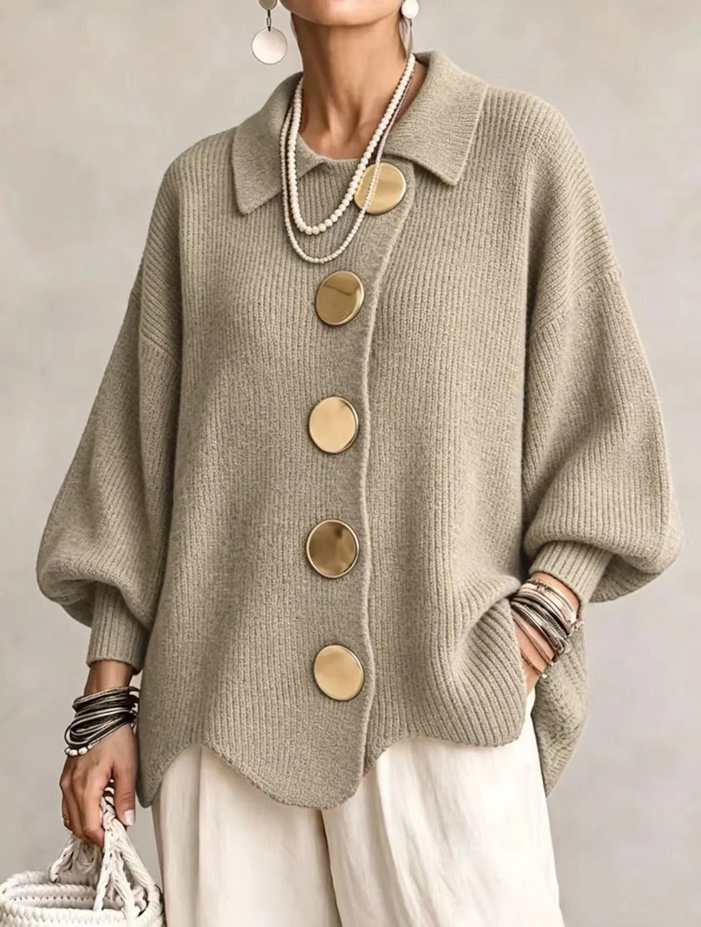 Matilde – Cárdigan Oversize con Cuello y Botones Dorados